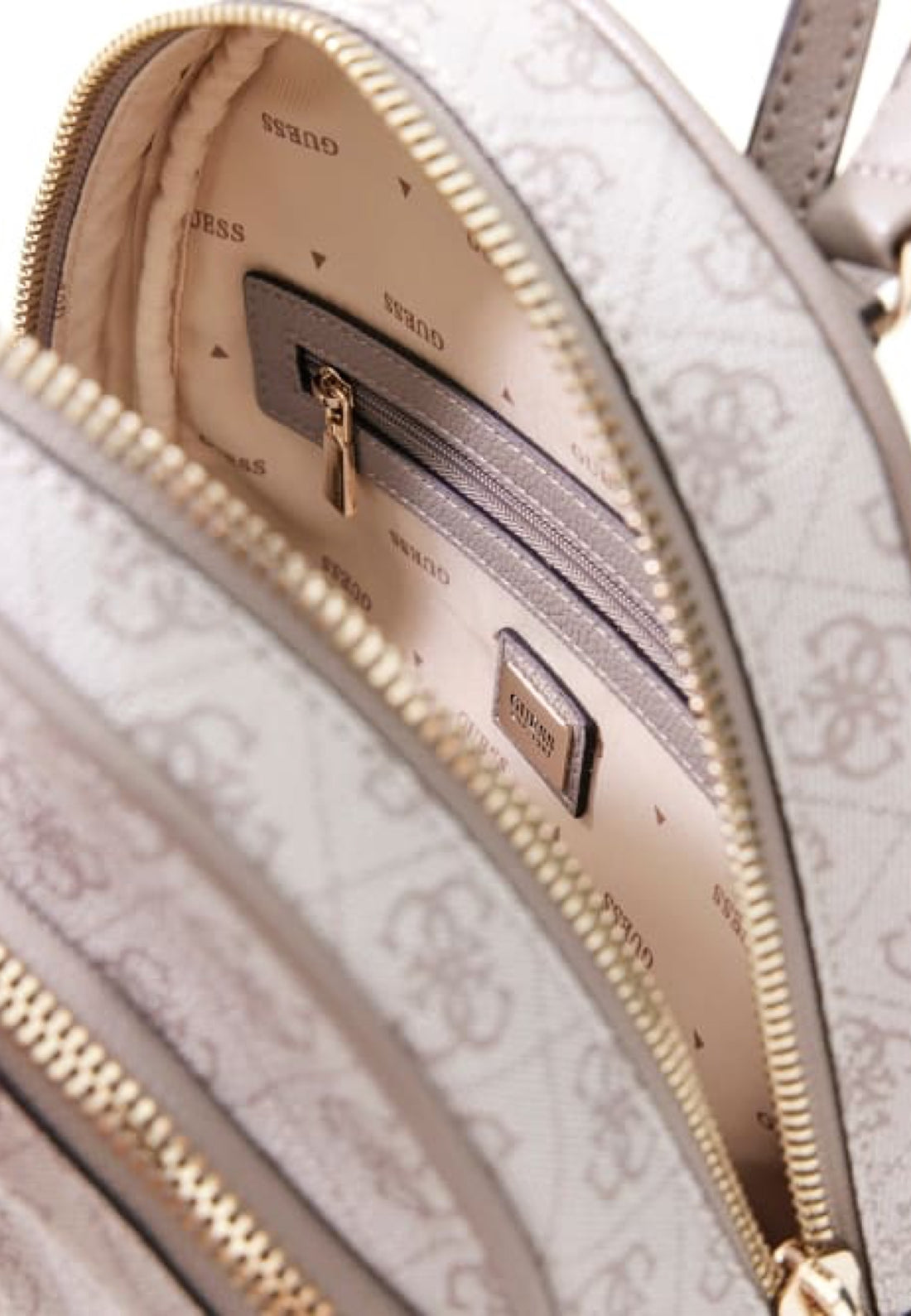 ZAINO MINI GUESS MANHATTAN II SG711832 DARK TAUPE LOGO