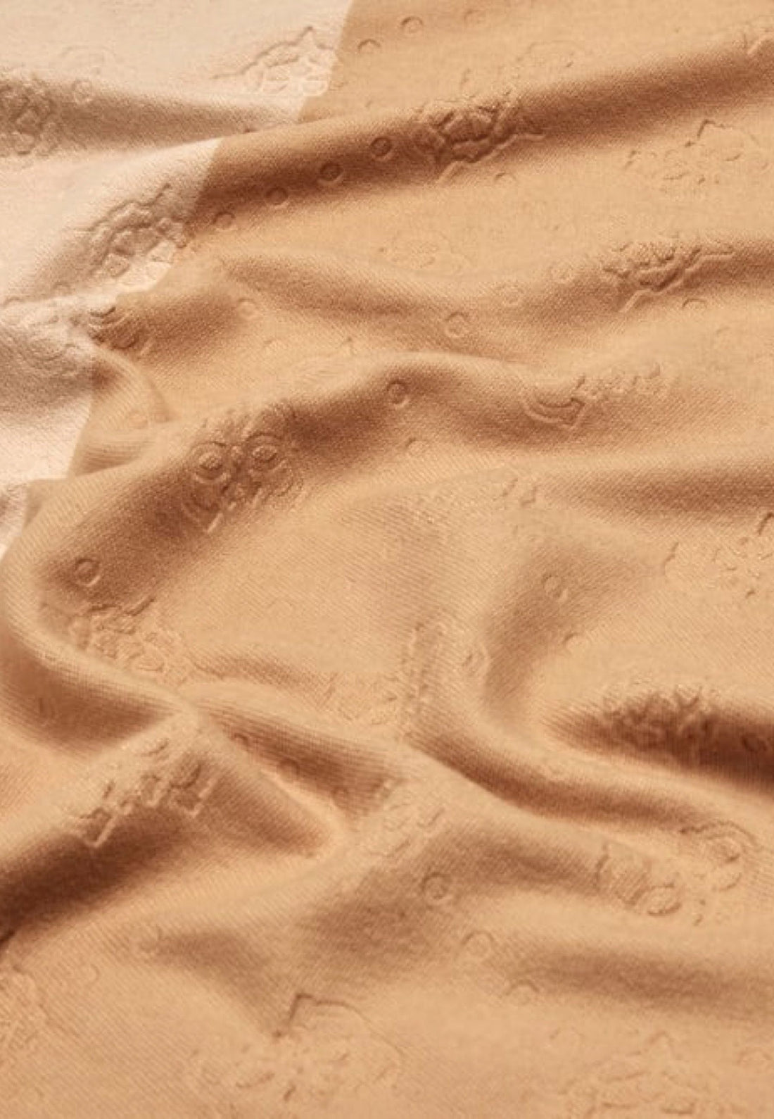 SCIARPA GUESS DONNA RETTANGOLARE AW5419POL03 BEIGE