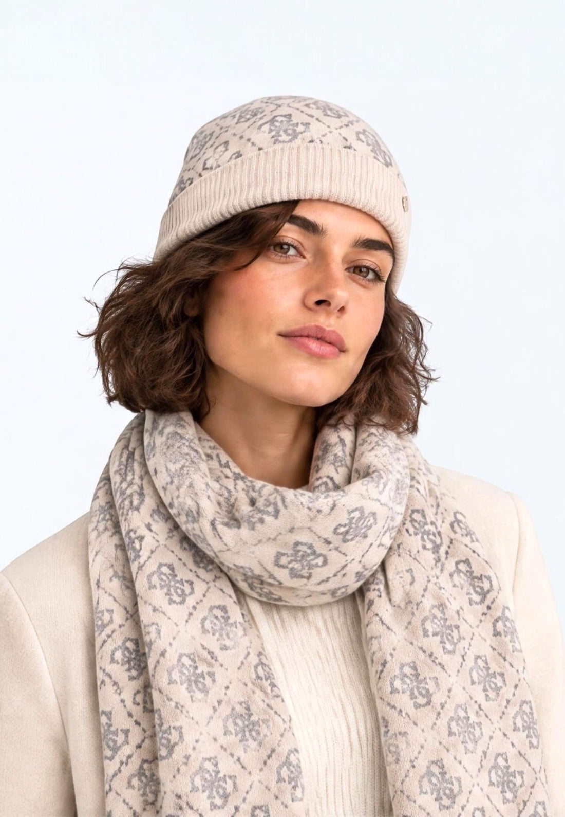 SCIARPA + CAPPELLO GUESS DONNA GFBOXWP6401 ONL WHITE-GREY