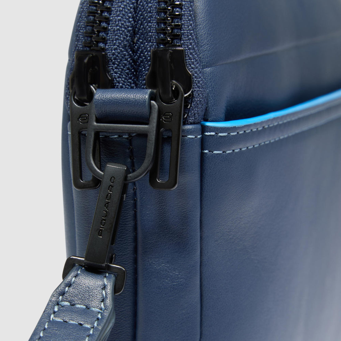 POCHETTE DA POLSO PIQUADRO PELLE AC6156S138R BLU