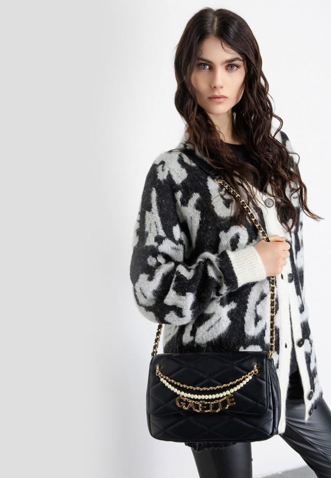 BORSA MEDIUM A TRACOLLA  GAELLE MATELASSè E PERLE GAACW02441 NERO