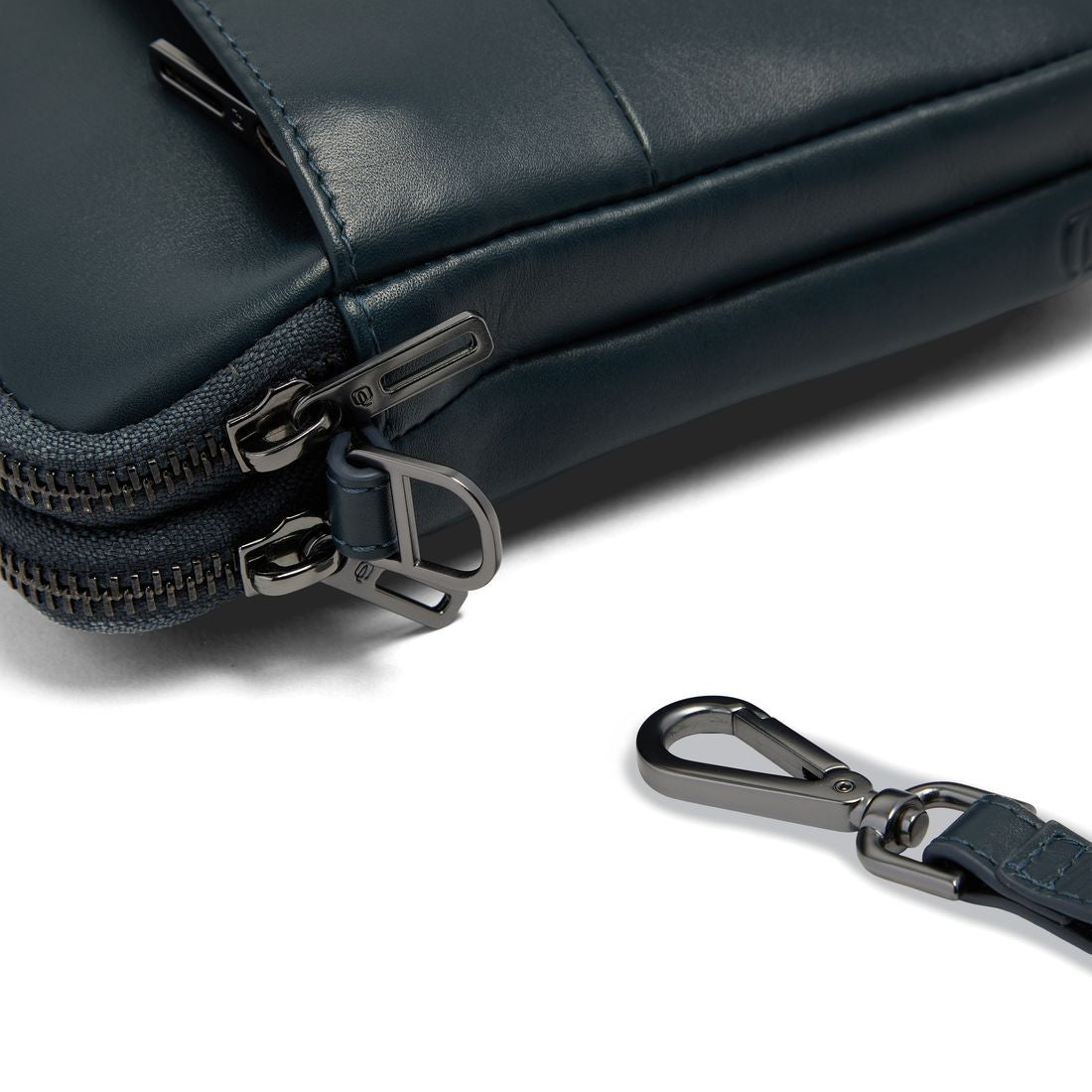 POCHETTE DA POLSO UOMO PIQUADRO IN PELLE AC6156W149R BLU